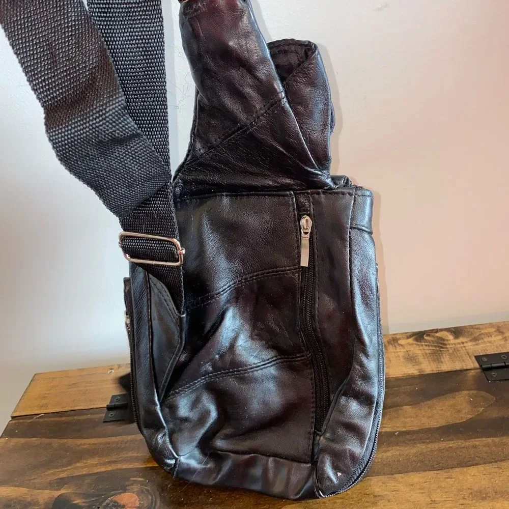 Covington Black Leather Messenger Bag NEW
